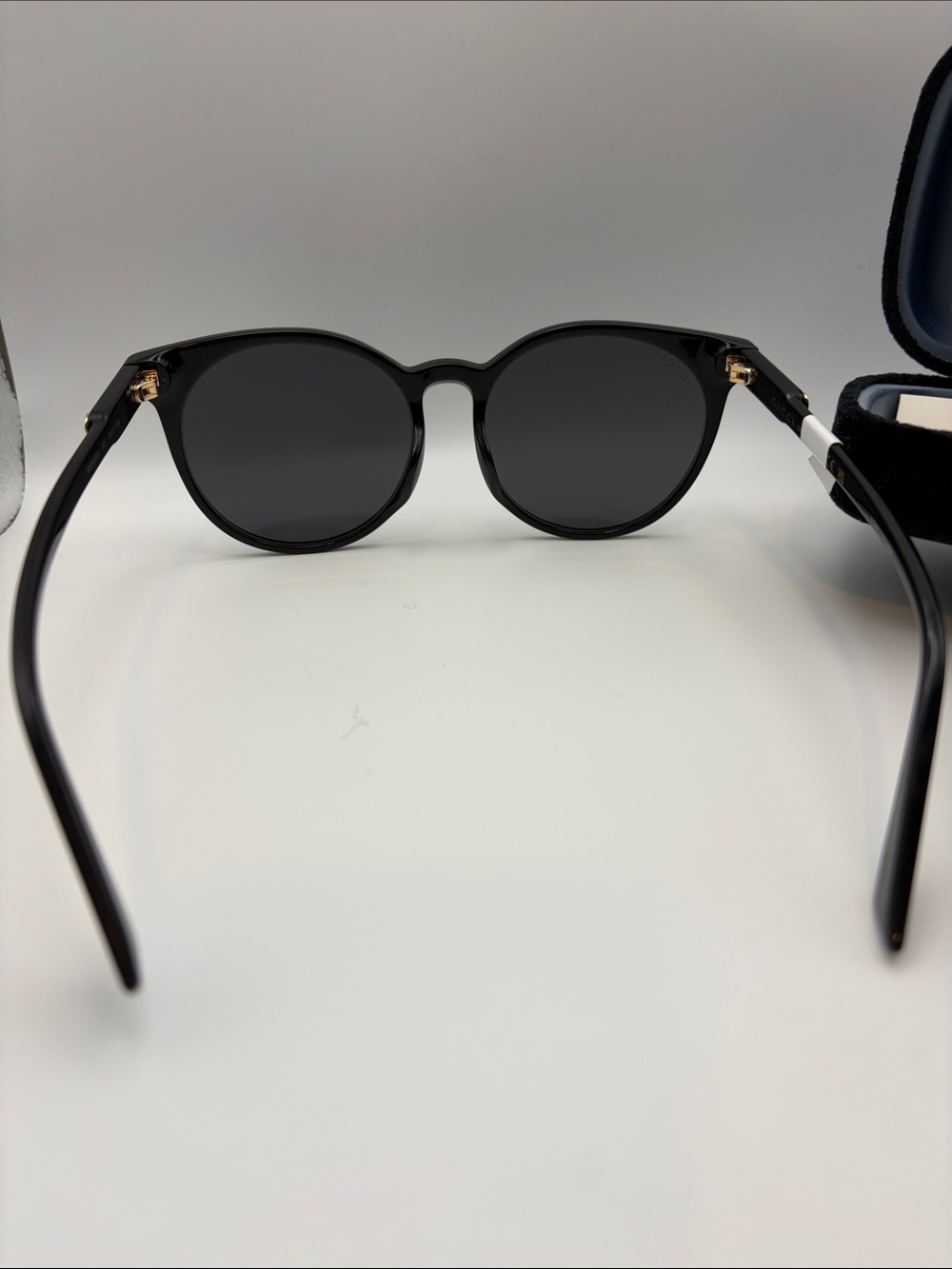 NEW Gucci Black Round-Edge Sleek Sunglasses - Picture 4 of 10